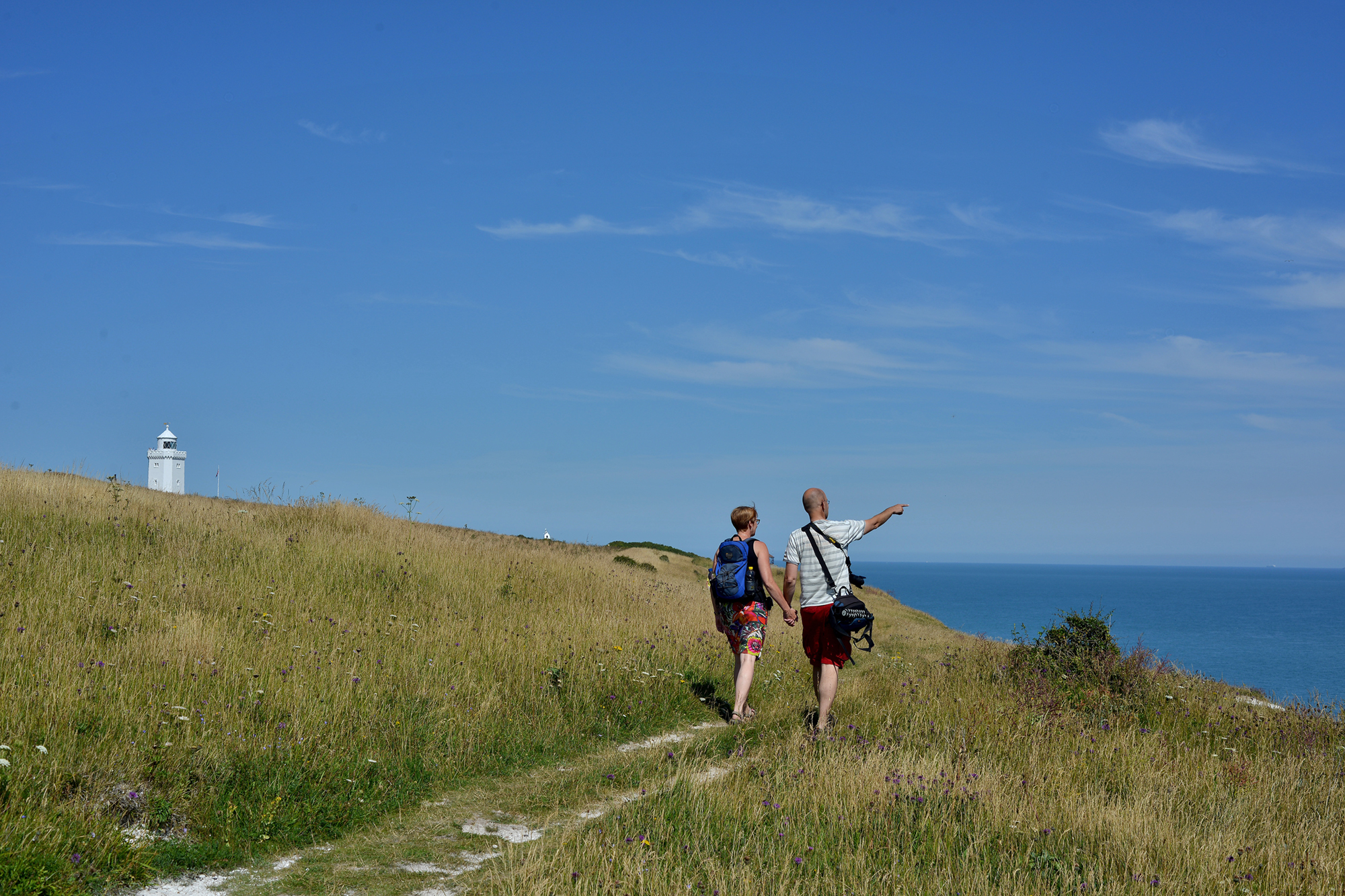 This image has an empty alt attribute; its file name is Couple-Walking-along-White-Cliffs-Copyright-The-National-Trust-White_Cliffs_46.jpg